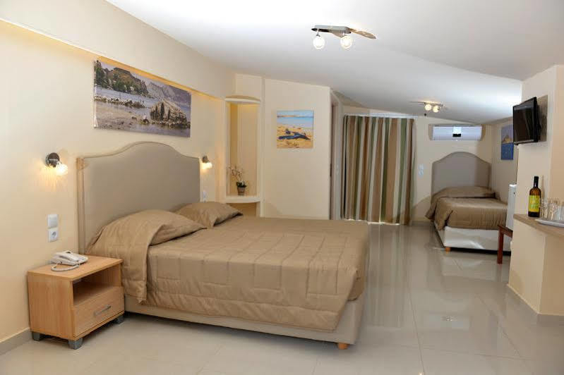 Planos Beach Aparthotel