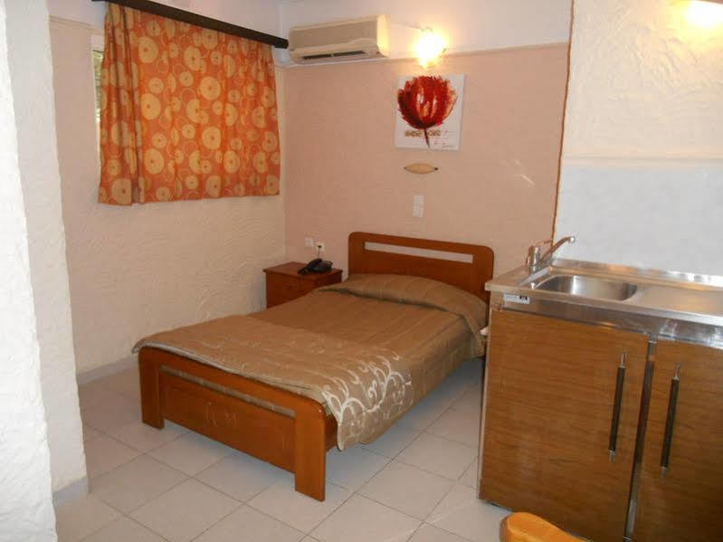 Planos Beach Aparthotel Hotel 3*