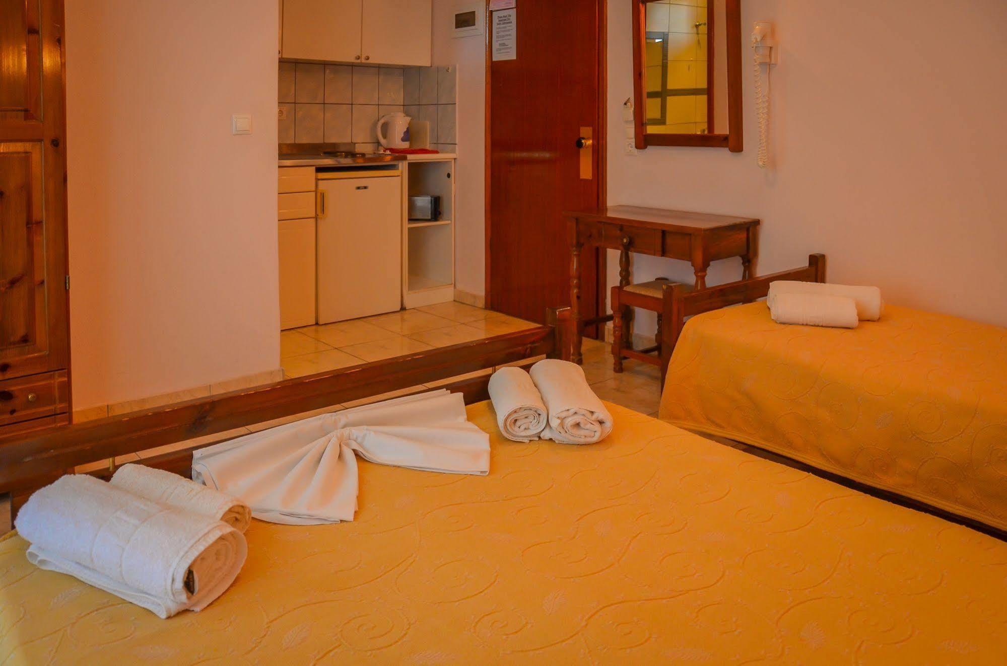 Eden Hotel *