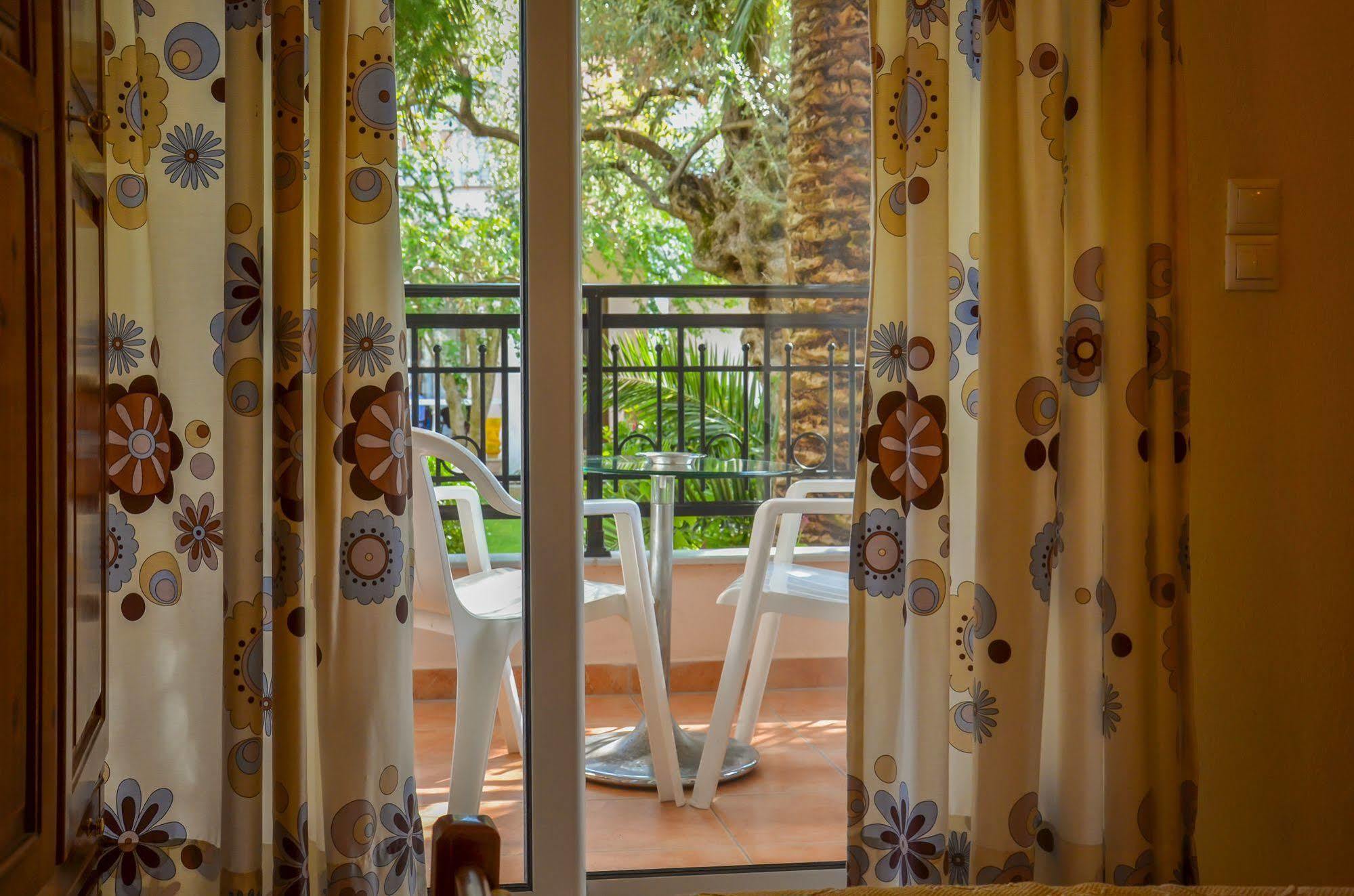 Eden Hotel *