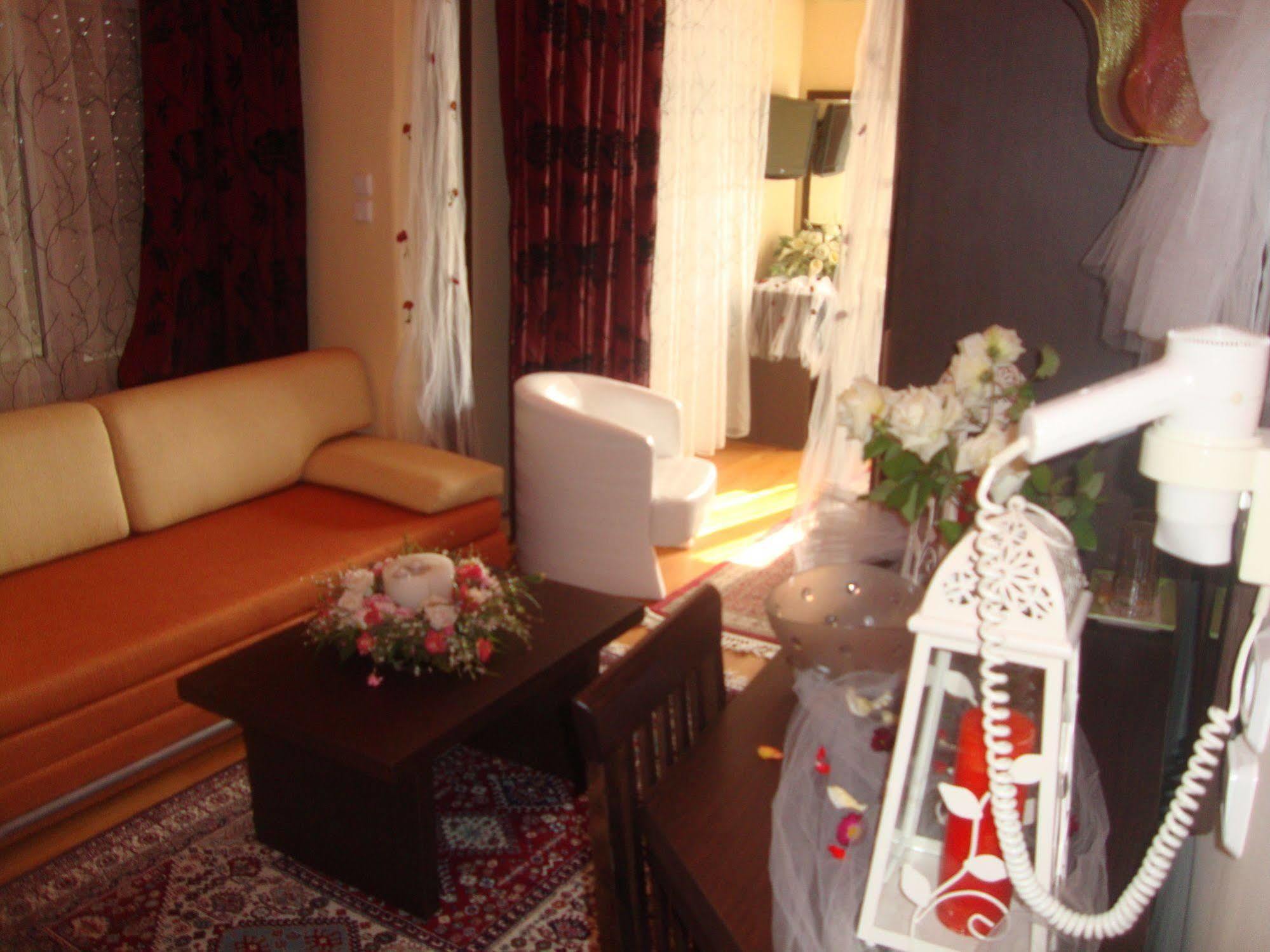 Hotel Emporiko 2*
