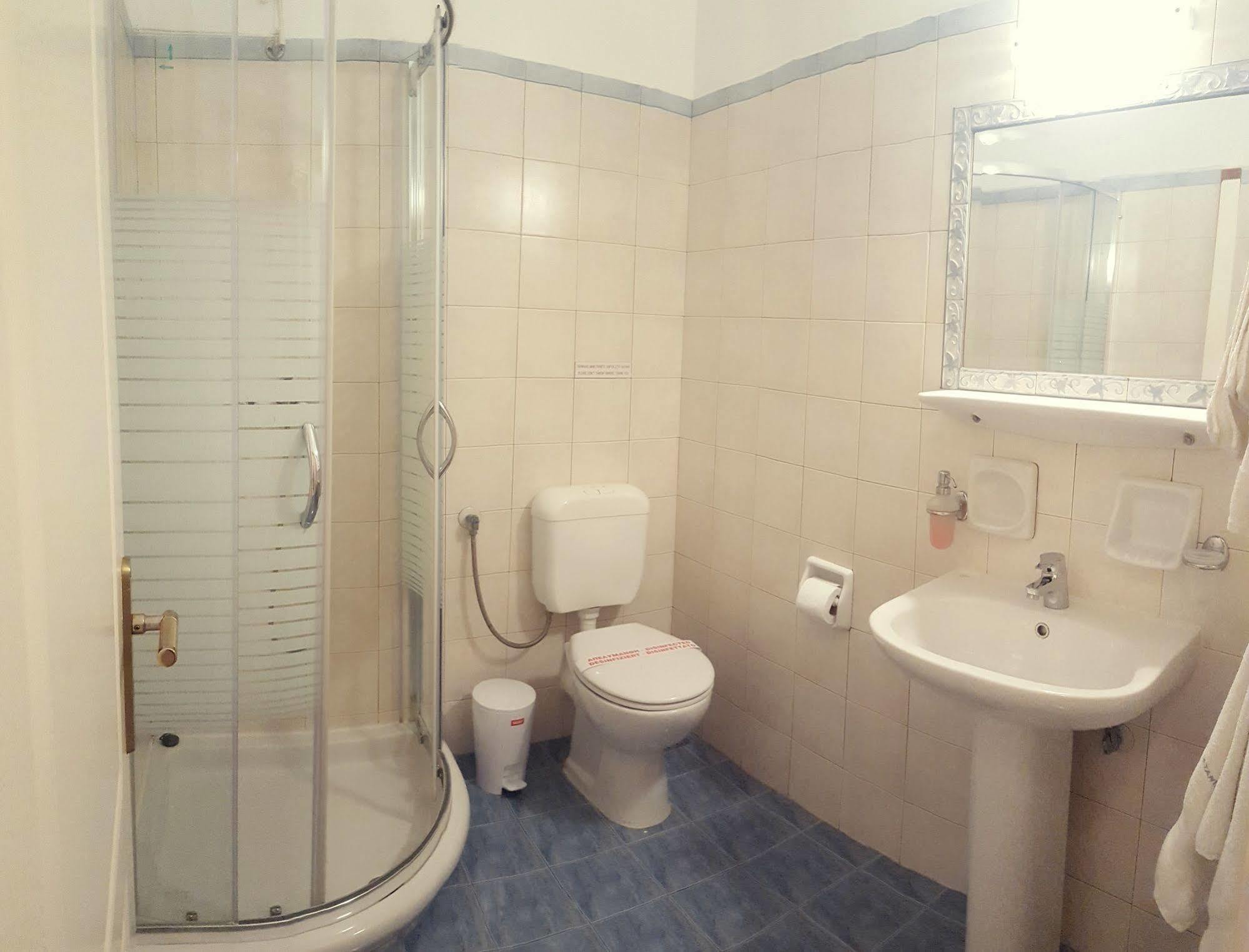 Aparthotel Konstantinos 2*