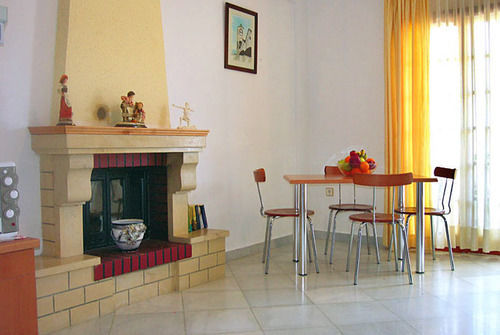 Anthos Aparthotel 2*