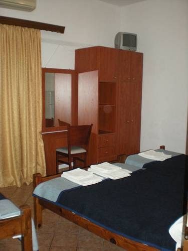 Stavrodromi Hotel *