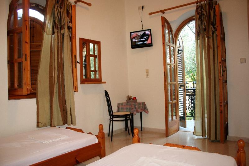 Nikas & Hotel 2*