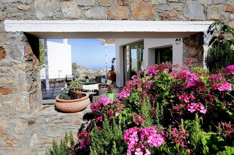 - Mourtzanakis 3*
