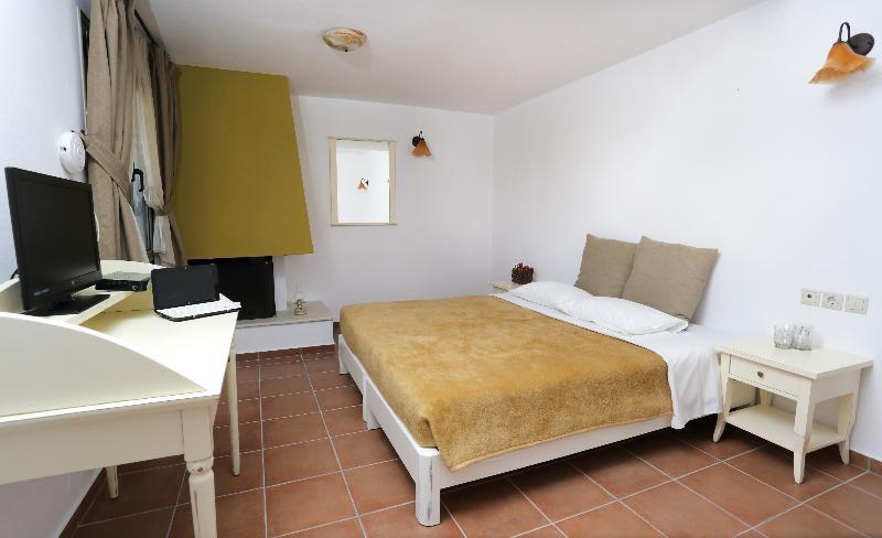 - Mourtzanakis Hotel 3*