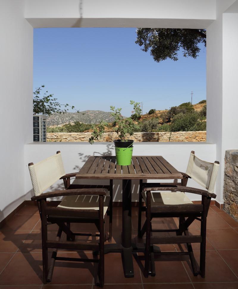 - Mourtzanakis Hotel Achlada