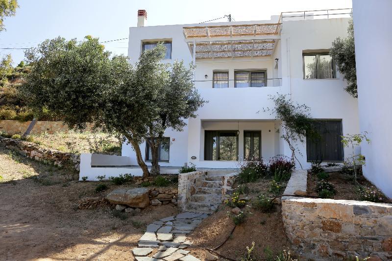 - Mourtzanakis 3*