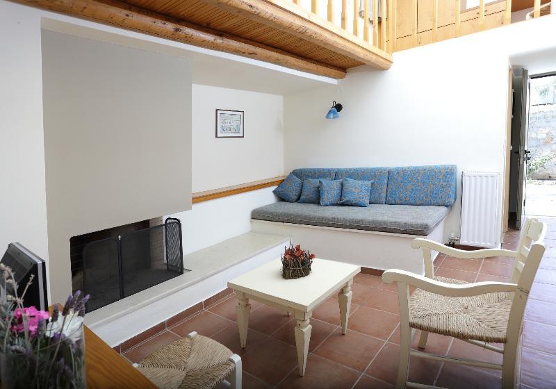 - Mourtzanakis 3* Achlada