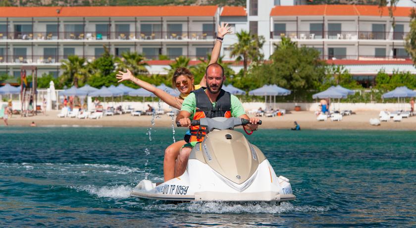 Hotel Golden Coast & 4*