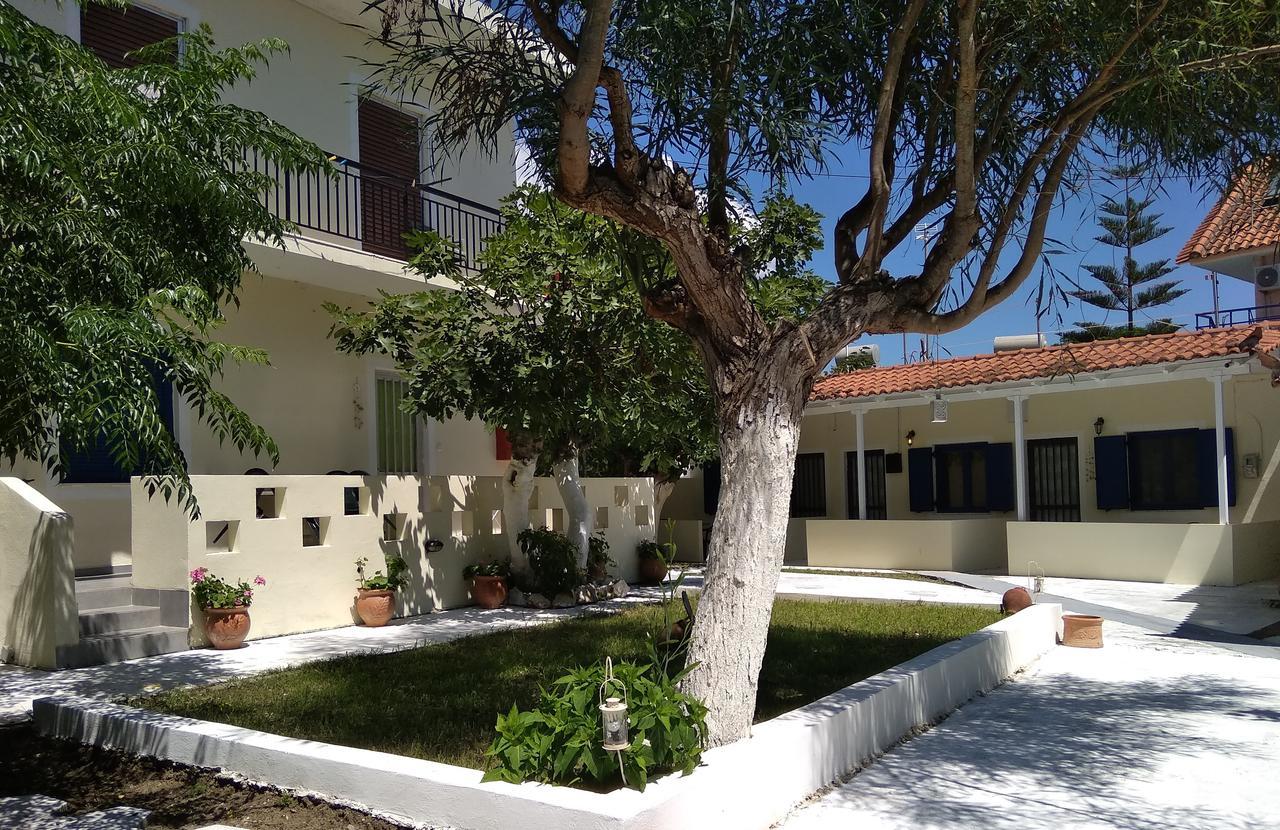 Sarantakis Apartment *