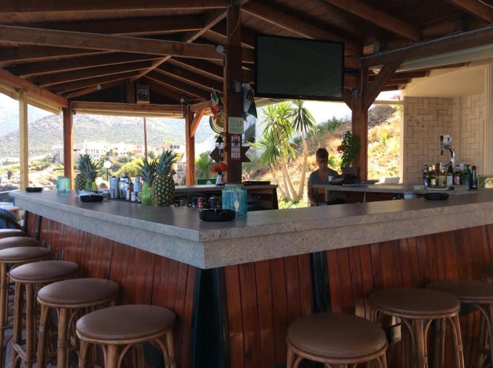 Sea View Cafe And Cocktail Bar *