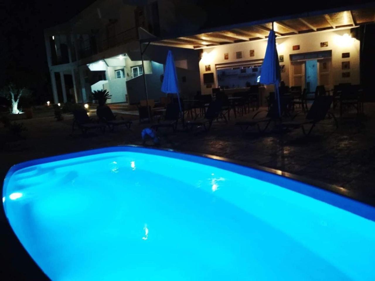 Aparthotel River's 3*