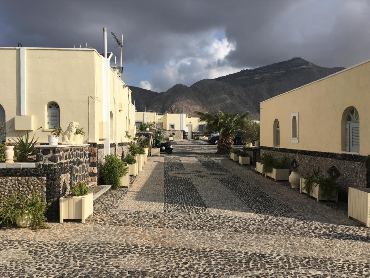Sea Side Perivolos (Santorini)