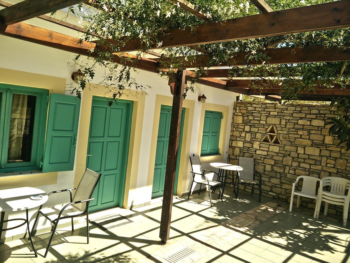 Dimitris 3*