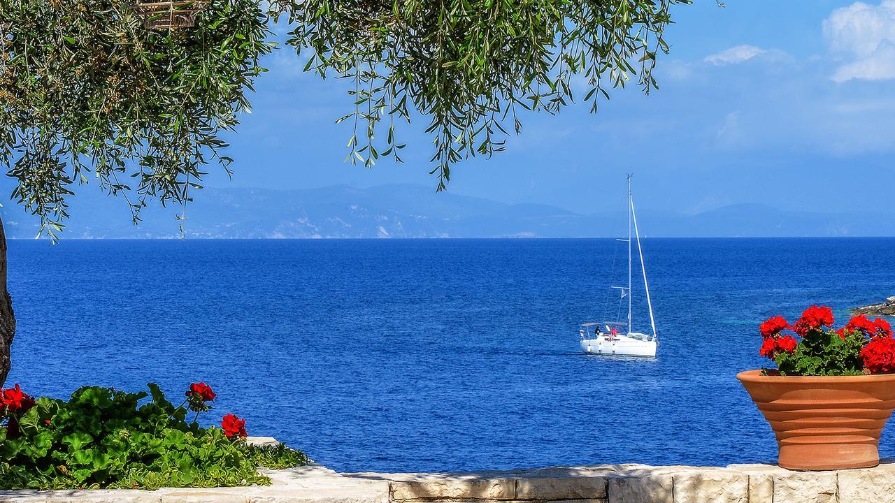 Sea View With Pool Apartment *