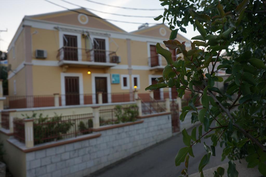 Pinotsi 3* Symi