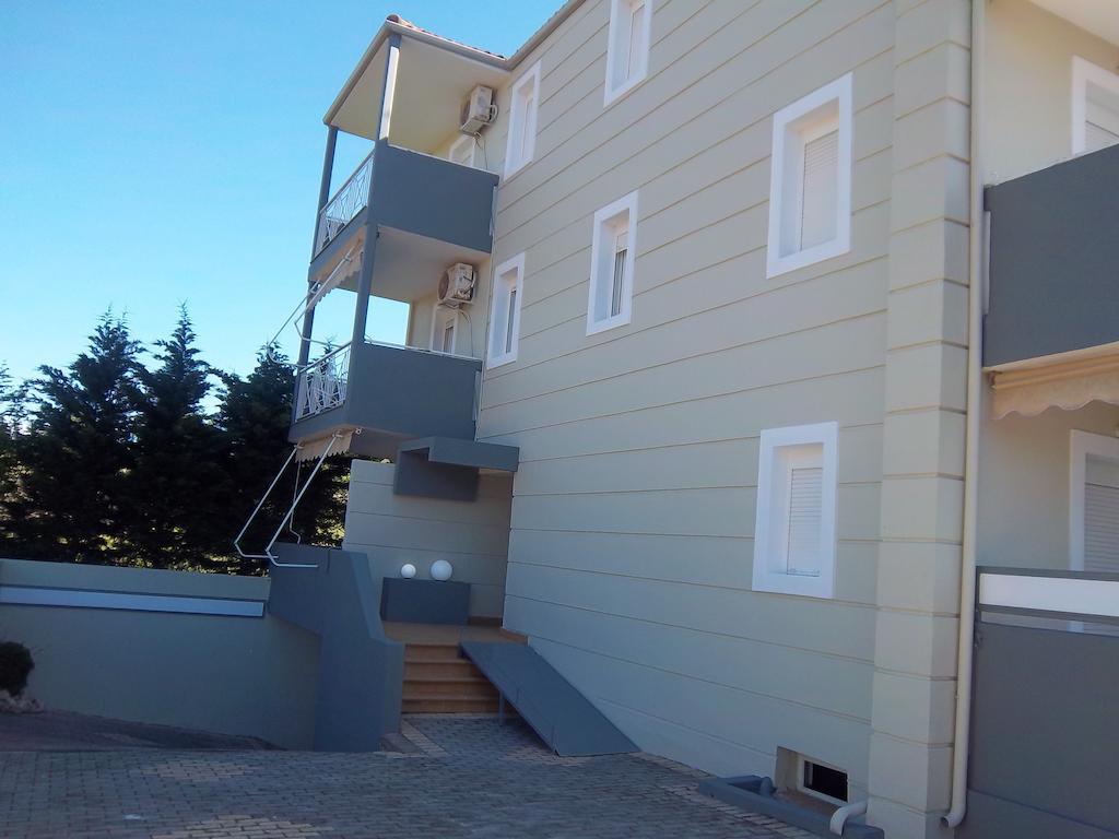 Apartment Milos Afytos