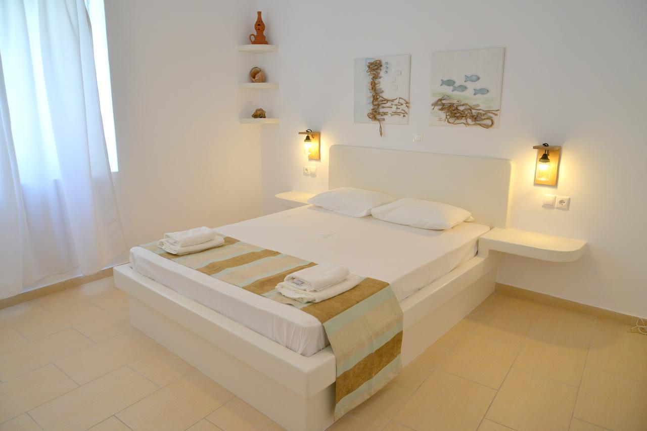 Corali 2* Adamantas (Milos)
