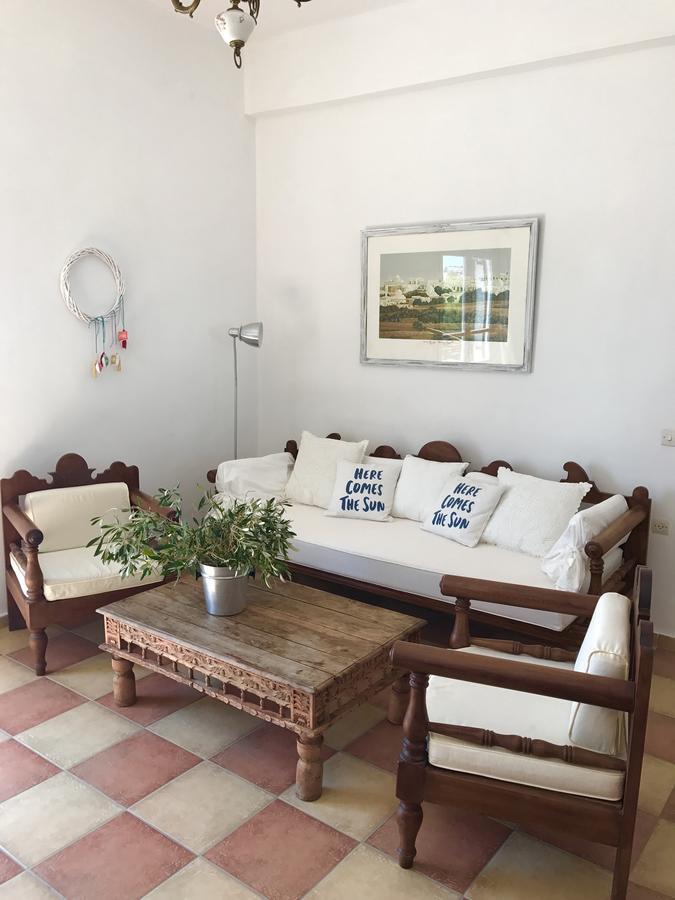 Aeolos Beach Karavostasis (Folegandros)