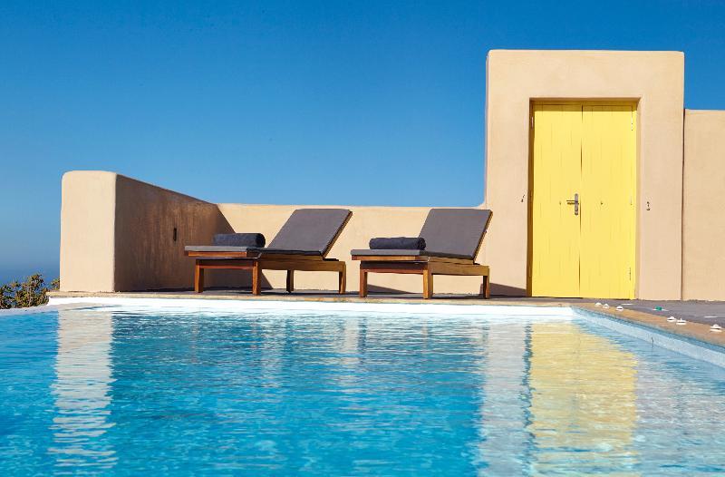 Santorini North 3* Pyrgos Kallistis