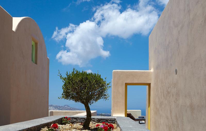 Santorini North 3* Pyrgos Kallistis