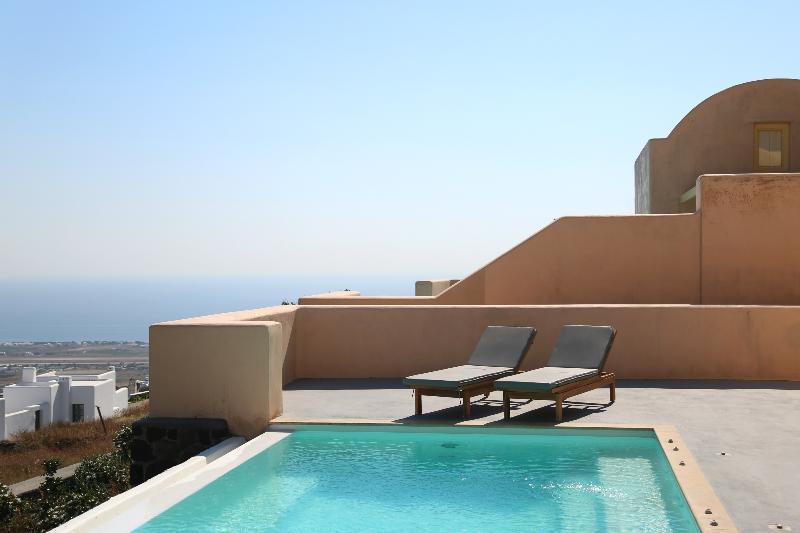 Santorini North 3* Pyrgos Kallistis
