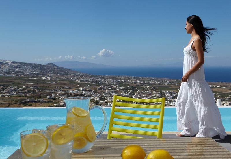 Santorini North 3* Pyrgos Kallistis