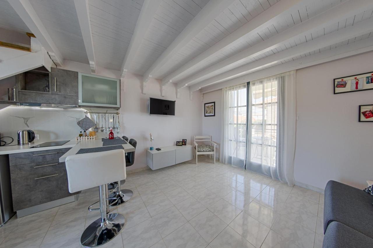 Irida Aparthotel *