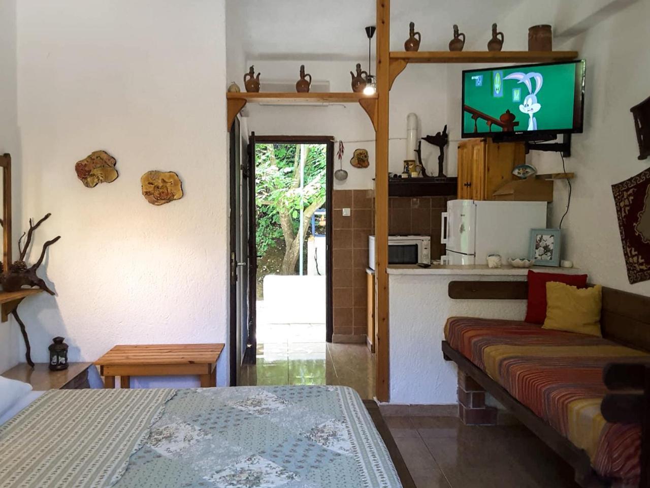 Spiros Guest house
