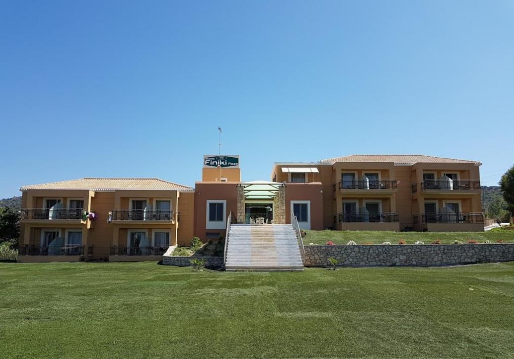 Aparthotel Finiki Plaza 3*