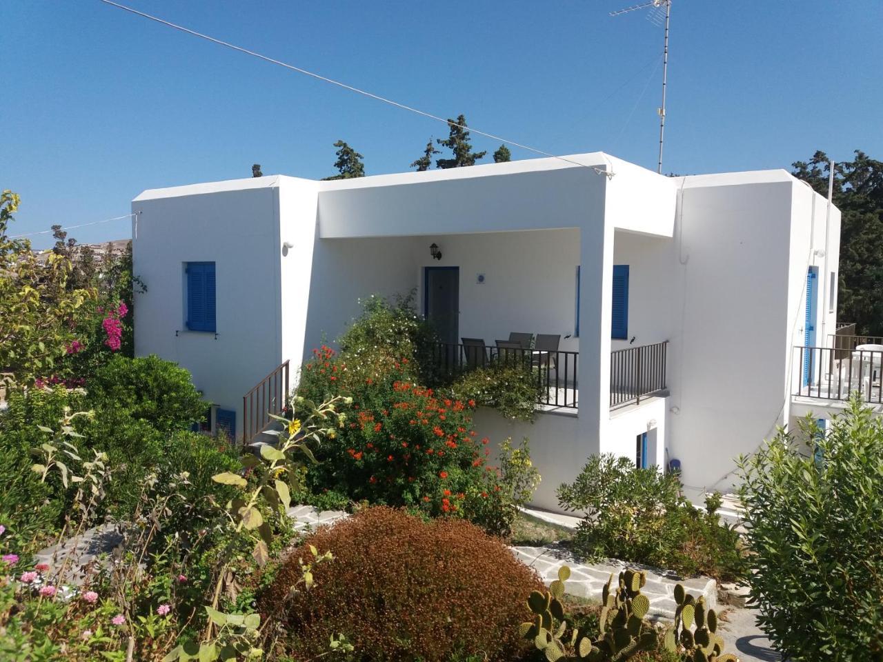 Bizas & Guest house 3*