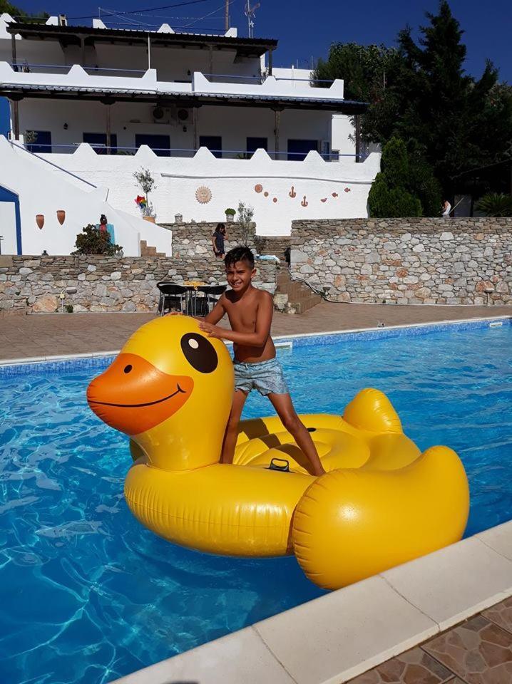 Aparthotel Avra 3*