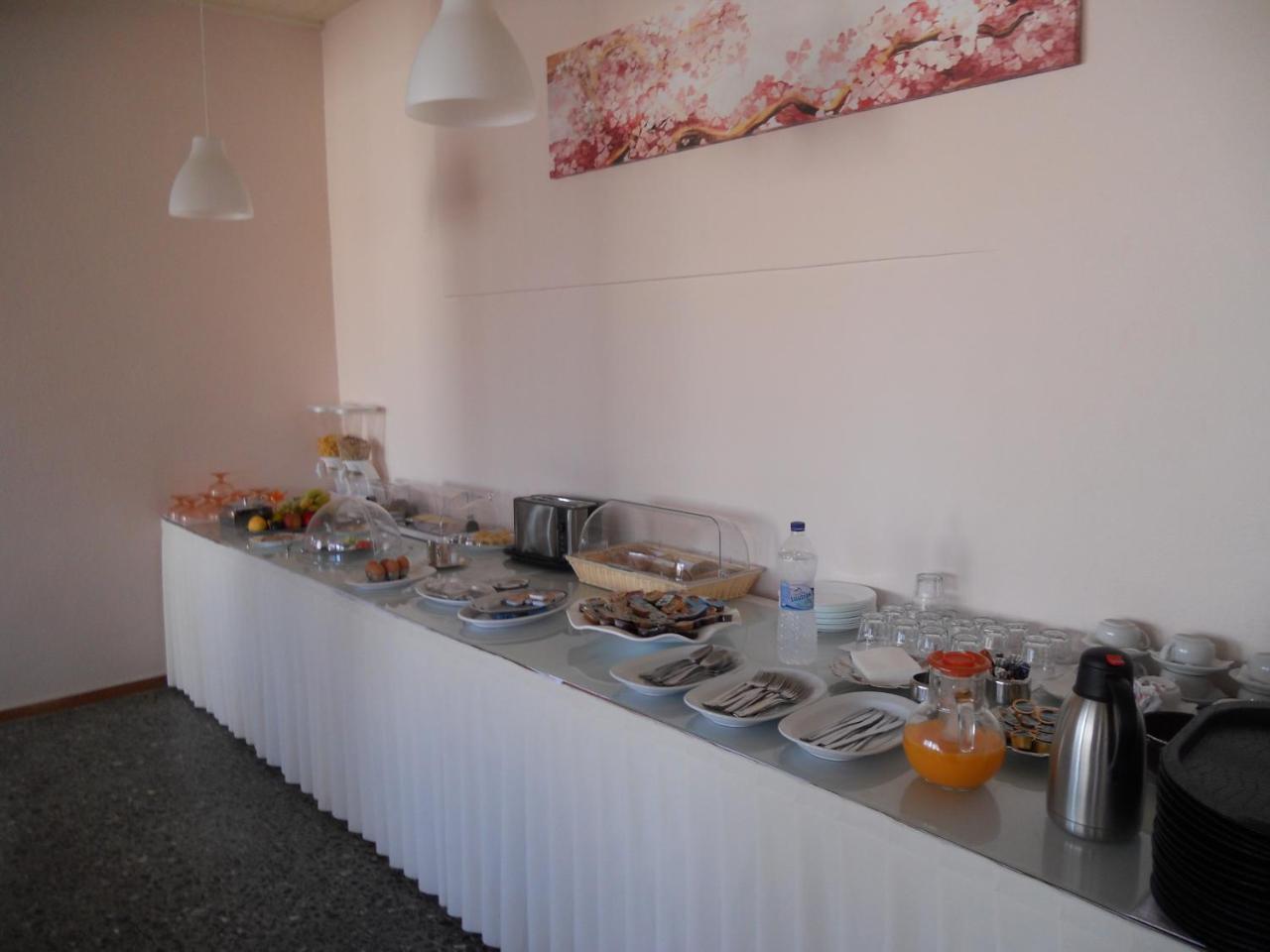 Milton Hotel 2*