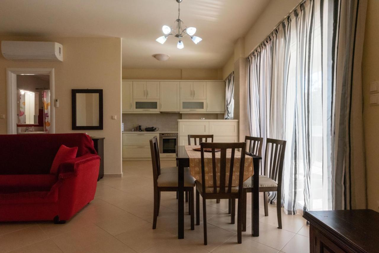 Grand Suites With Private Pools Apartment Kalamata