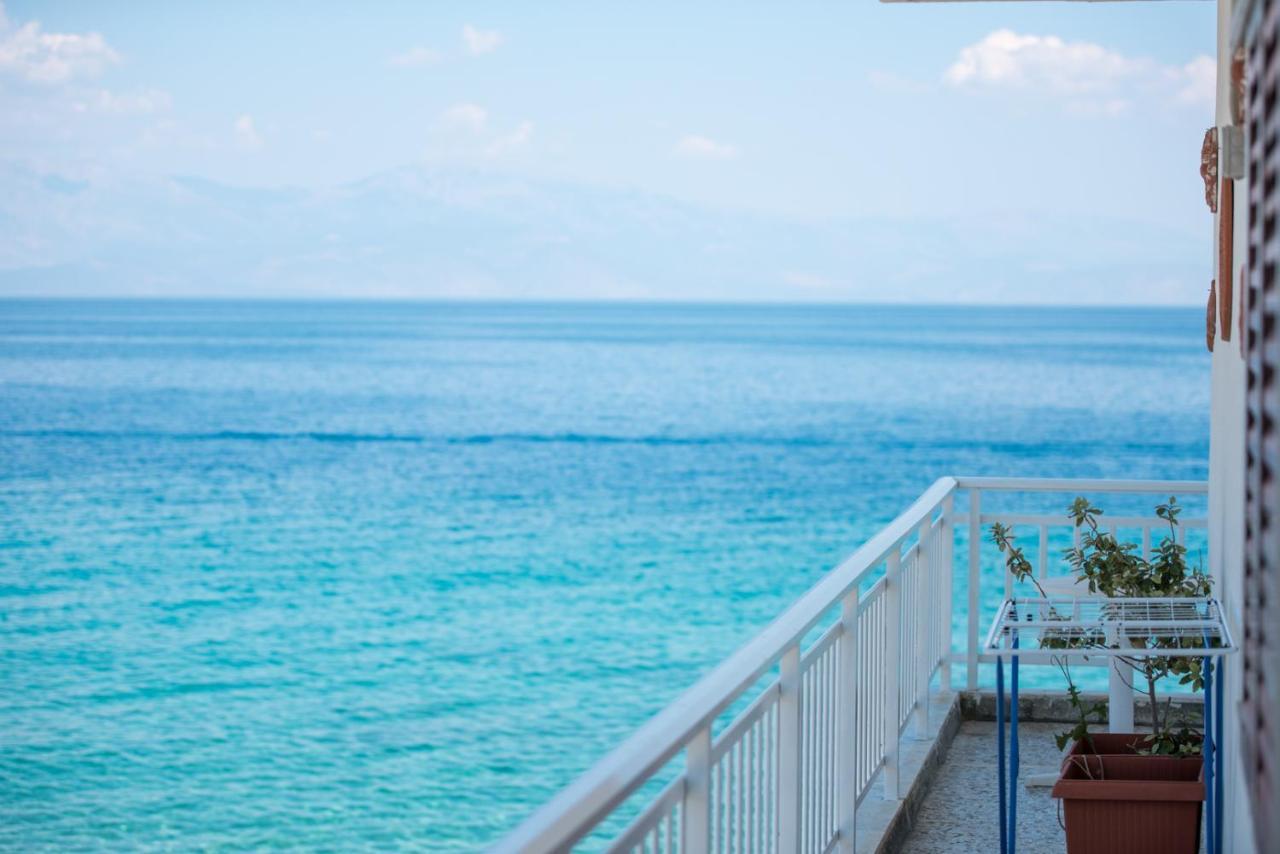 Spacious On The Beachfront * Melission