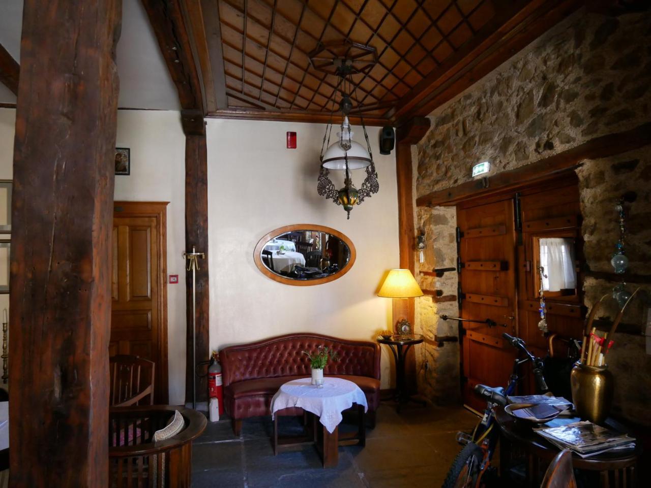 Oikia Alexandrou Traditional