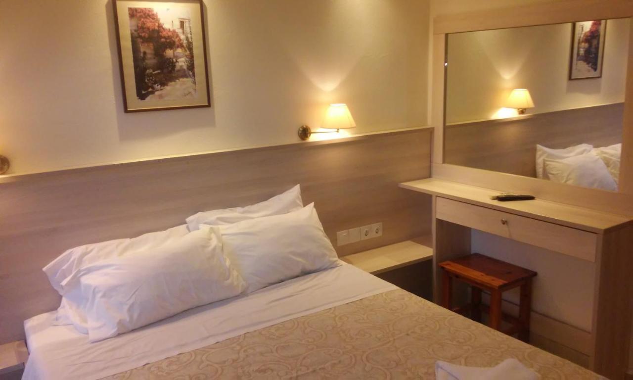 Alexandros Aparthotel 3*