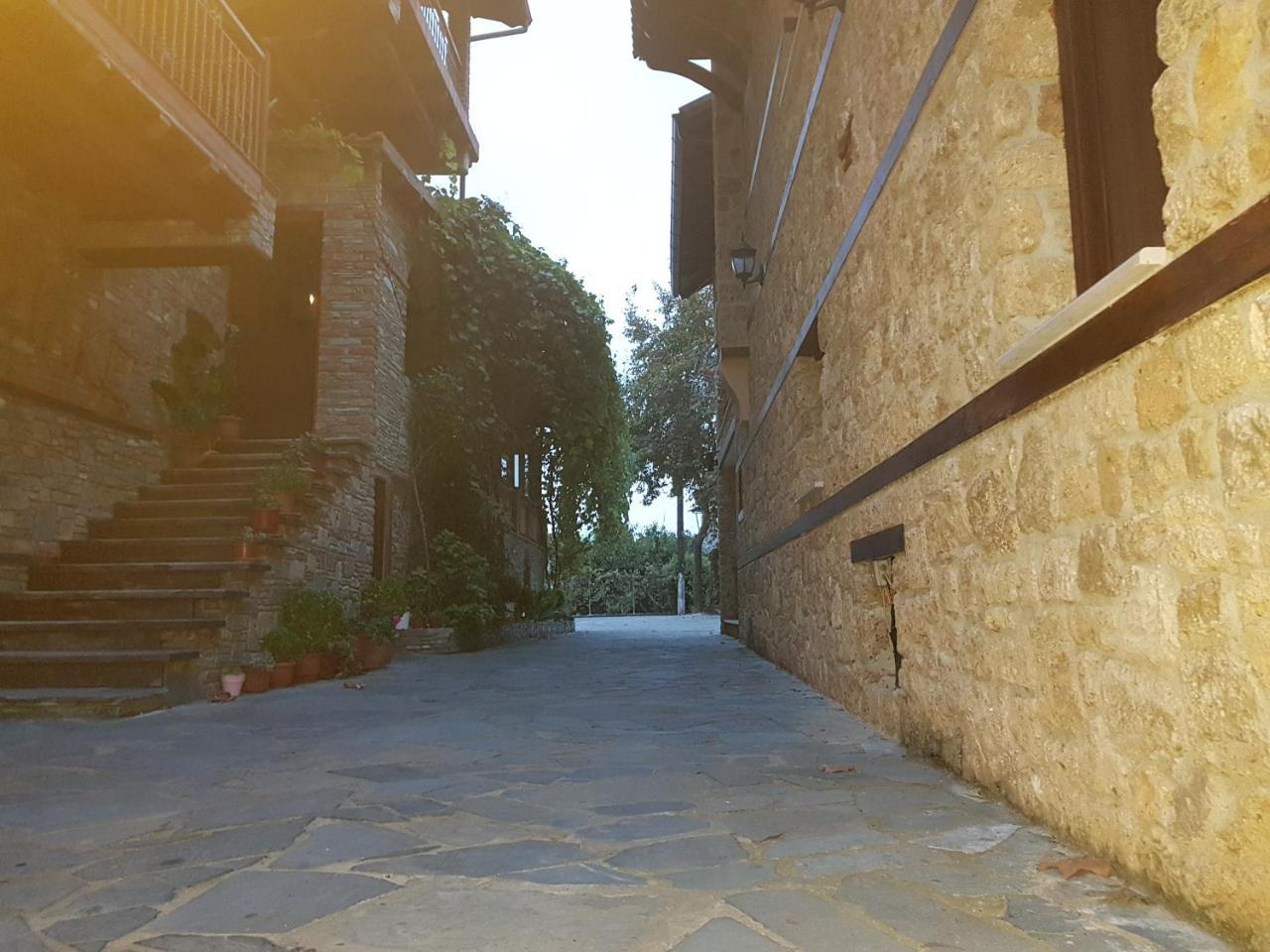 παραδοσιακο Hotel Loutraki (Pella)