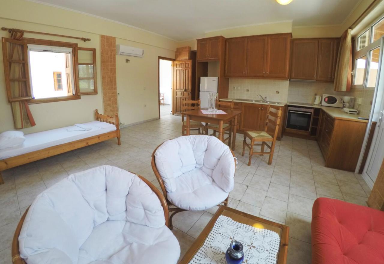 Tarsanas Beach Aparthotel 2*