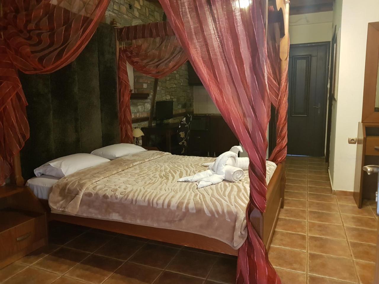 παραδοσιακο Hotel Loutraki (Pella)