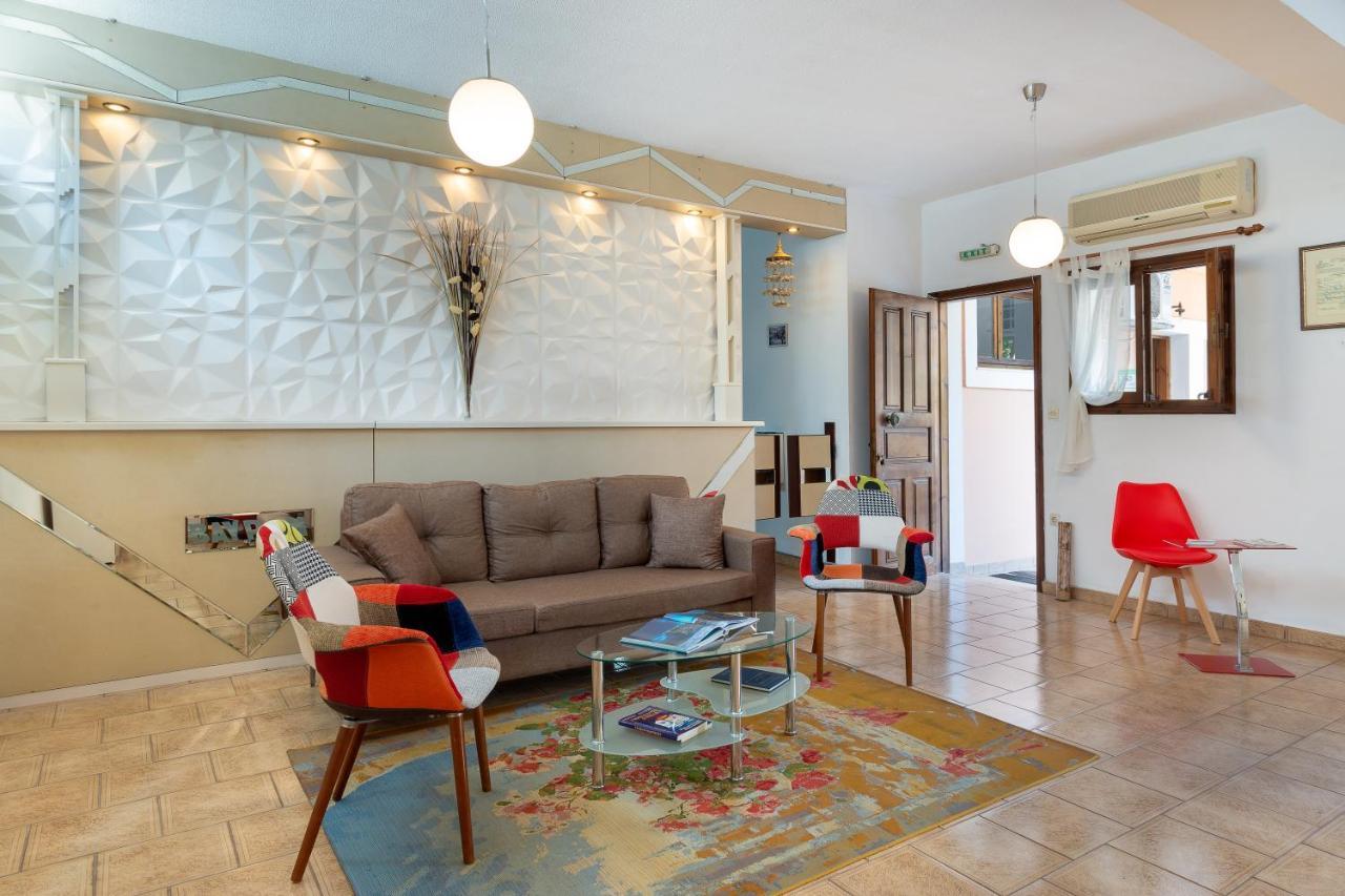 Byron Aparthotel 2*
