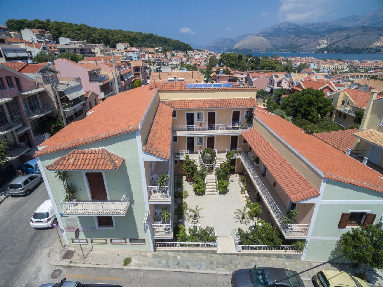 Byron Aparthotel 2*