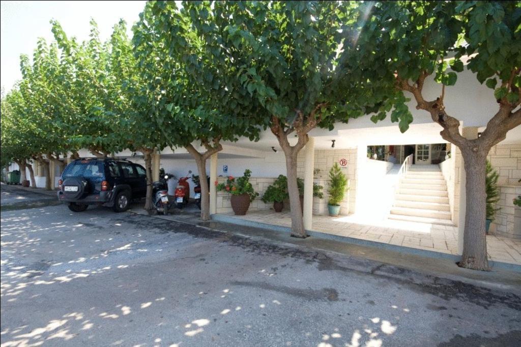 Nikos Hotel 2*