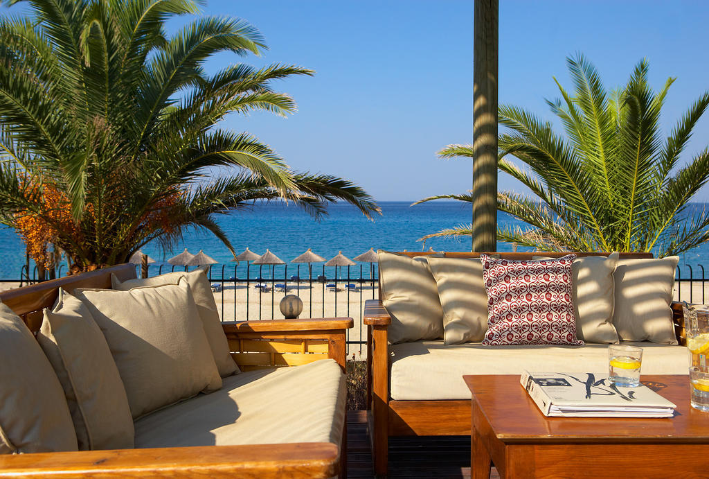 Kamari Hotel Potos