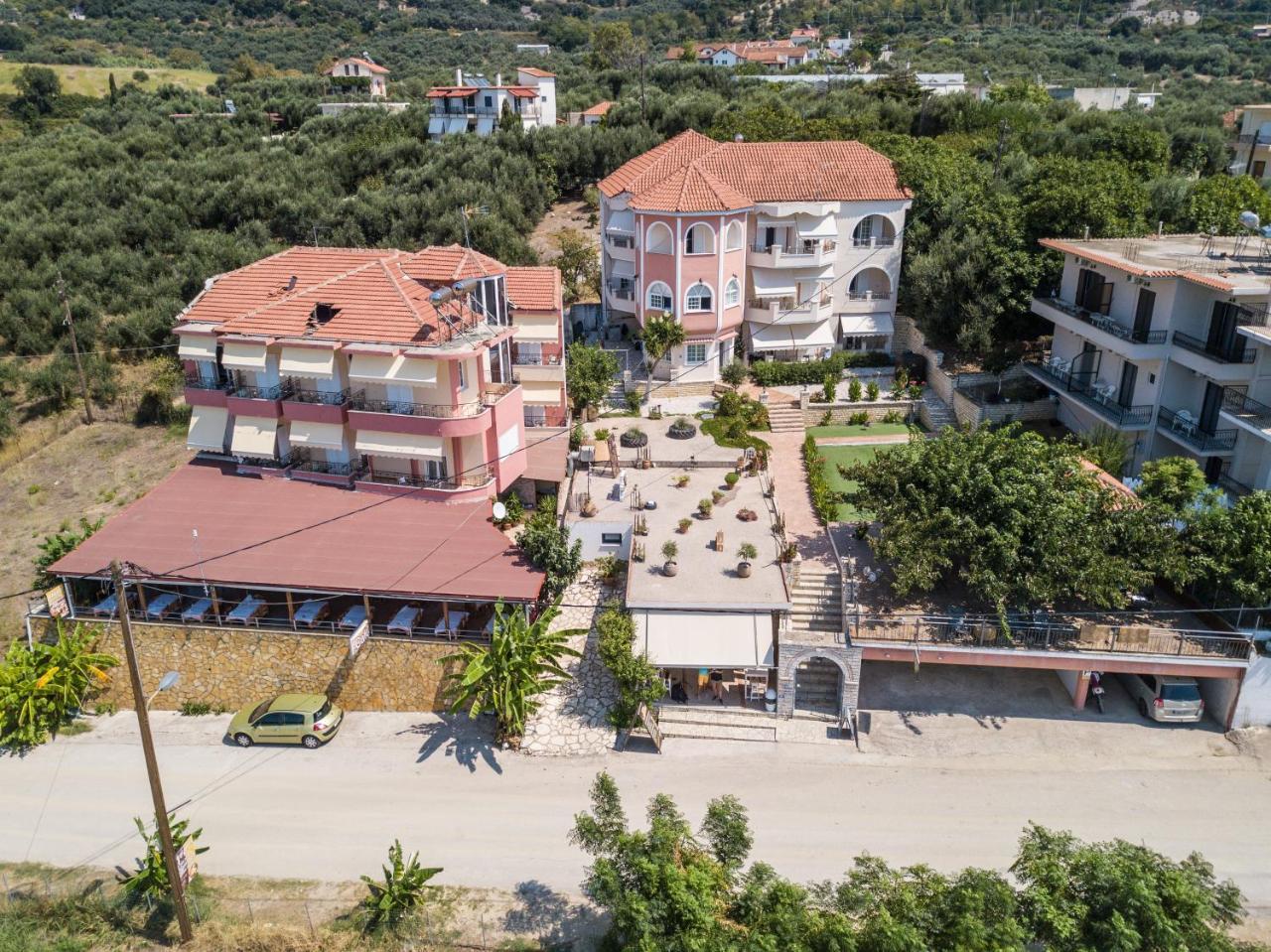 Aparthotel Agios Thomas 3*