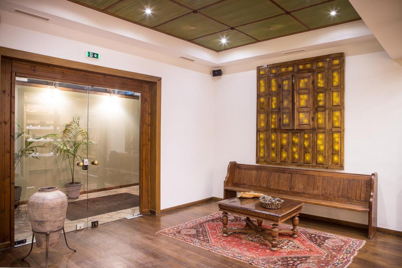 Hotel Country Club & Mikro Chorio (Central Greece)