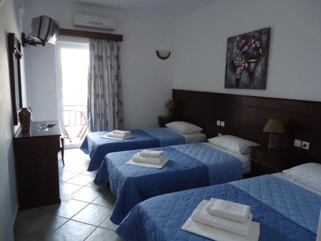 Rita's Place Chora (Ios)