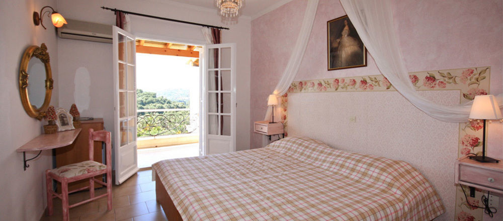 Nefeli Hotel 3*